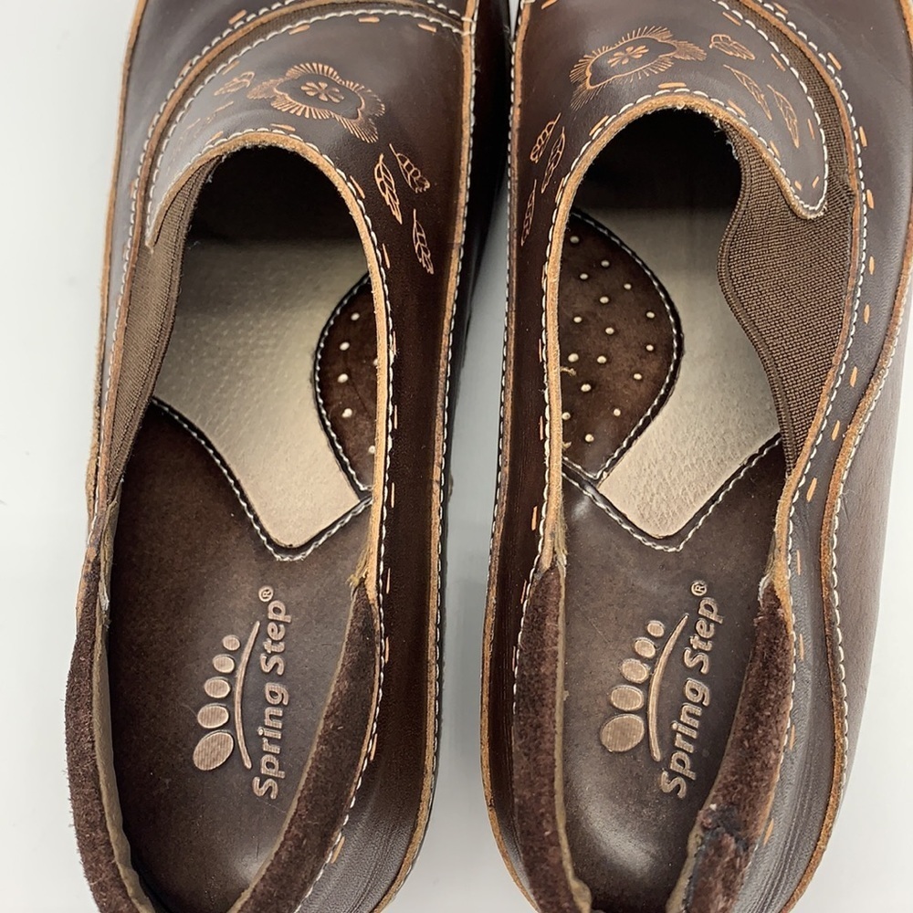 Spring Step brown closed back clogs - Picture 6 of 11